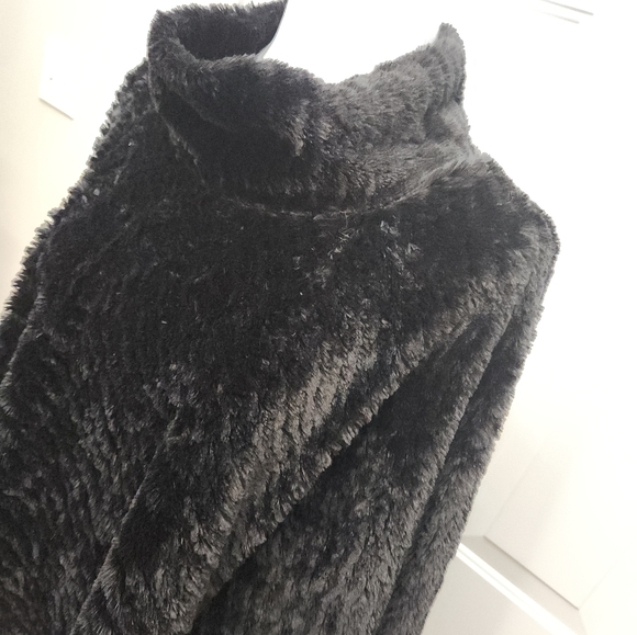 Le Moda Faux Fur Poncho Size One Size - Picture 4 of 5